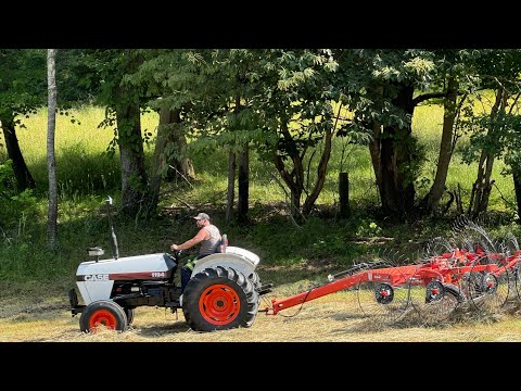 Hay Making with a 1194 Case and Massey Ferguson 4707