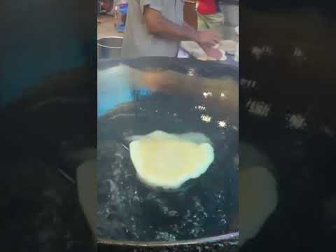 Street Food Around the World - Expert puffy fry bread bhatura 🔥