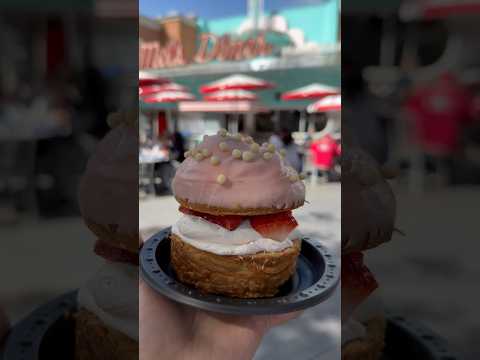 Pass Member Bonus Benefits  - Strawberry Spiral Croissant @universalstudioshollywood