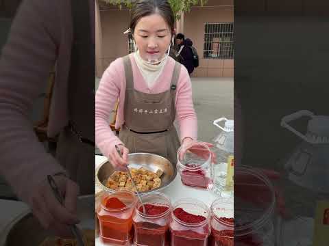 今天脑子又出走了，还好大姐不介意霉豆腐 家乡的味道 真材实料才能做出好味道 快来一起尝个鲜 好吃到停不下来