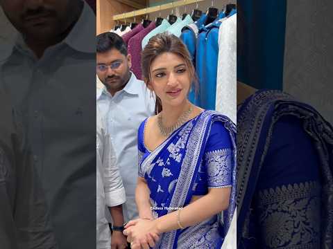 Sreeleela ఈ డ్రెస్ లో KISSIK లాగా ఉంది కదా Actress Sreeleela Entry at South India Shop