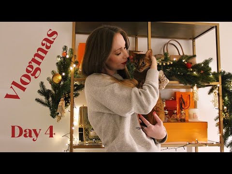 CHRISTMAS SHOP WITH ME & DECORATE MY OFFICE - VLOGMAS DAY 4