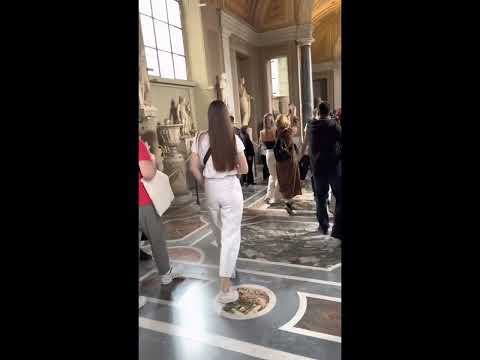 #vatican #vaticano #vaticanmuseum #rome #italy #cappella_Sestina #sistine #walking_in_Vatican