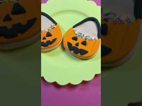 Let’s Fake Bake candy filled pumpkin bucket cookies! #fakebake #Halloween #peepthisyall