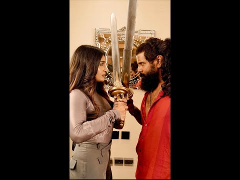 Chiyaan Vikram trains with Niharika Nm for sword fighting in Ponniyin Selvan 🔥 #ps1 #ps2 #niharikanm