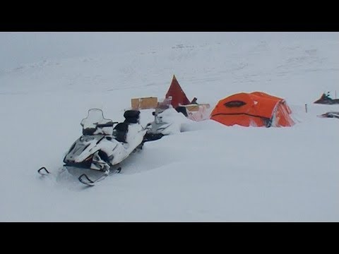 Camp in the blizzard in Erebus and Terror Bay - Nanoq 2007 expedition