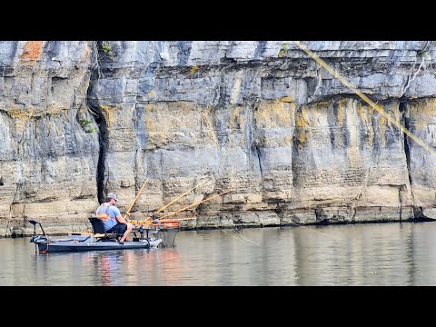 A GIANT FISH Lives Under These ROCK CLIFFS!! (Kayak Fishing)