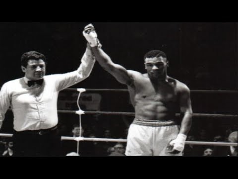 Mike Tyson First Fight! vs Hector Mercedes (1985)