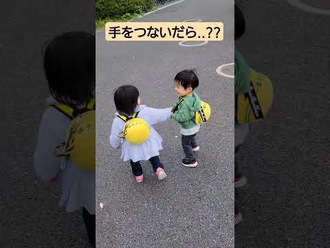 ふたりで手を繋いだら...?! 👶👶2歳4ヶ月双子