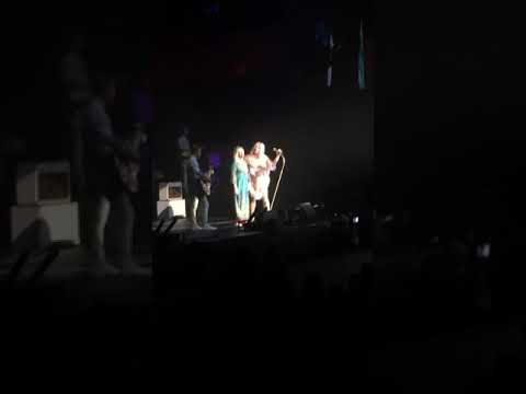 Kesha surprises audience