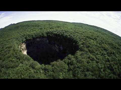 Un Dron Entró En El Agujero Y Lo Que Captó Aterroriza A Todo El Mundo