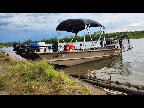 Catch and Cook on The LONGEST RIVER IN THE COUNTRY!! (Multi-night camping)