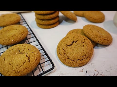 Soft & Chewy Ginger Molasses Cookies | Soft & Chewy Gingersnaps Recipe