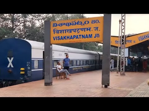 Visakhapatnam Junction 17016/Visakha Express Arriving Departing, Indian Railways Video 4k ultra HD