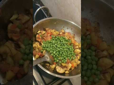 MUTTER MIXED VEG CURRY #viralfood#trending#mutter#veg #youtubeshorts