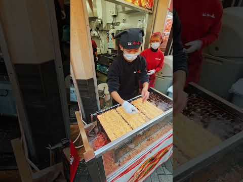 Famous Takoyaki Juhachiban #dotonbori #osaka #japan #streetfood #travelvlog #foodtravel