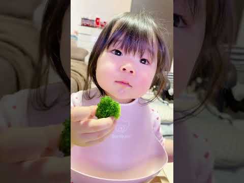 ブロッコリーの食べ方の癖が強い娘(2歳１ヶ月)＃shorts