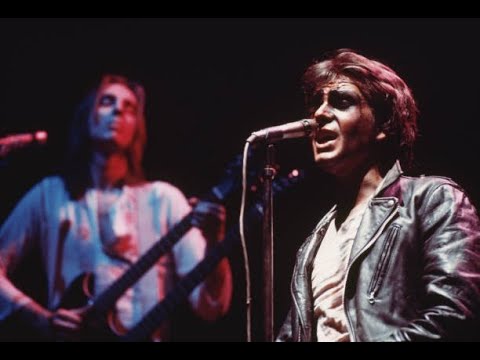 GENESIS - Fly on a Windshield / Broadway Melody of 1974 (live in Los Angeles 1975)