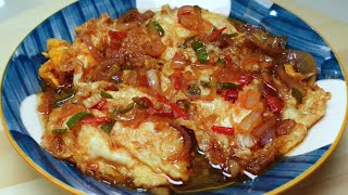 马来式酱油鸡蛋Telur Masak Kicap，咸甜微辣，口感丰富，简单又好吃，非常的下饭，记得多准备两碗米饭Malay-style soy sauce egg, salty, sweet