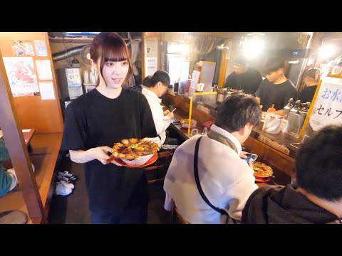 A fully occupied restaurant! 400 meals sold in a day! Amazing ramen with garlic and grilled pork!