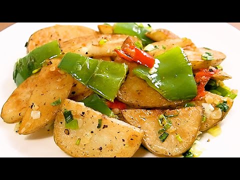 Pan-fried Potatoes with Green Bell Peppers 香煎土豆炒青椒