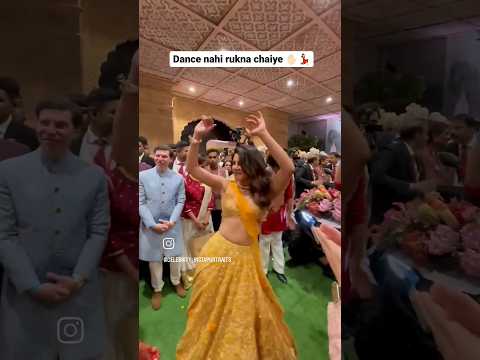 #Priyankachopra dance at #Ambani's Wedding 🤩 👌 #shorts #ytshortsindia #youtubeshorts #viral