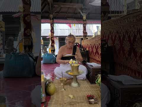 Ida Nak Lingsir preparing the ceremony#bali