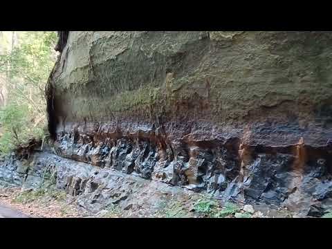 十文字の切通し〒970-0228 福島県いわき市平神谷作十文字住民の手で切り開いたと云われる、 いわき市平神谷の十文字地区にある「切通し」 地元住民がかつて道を切り開いたと云われる　観光いわきより