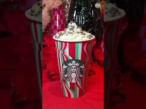 We got the first look at Starbucks’ holiday menu 🌲☕