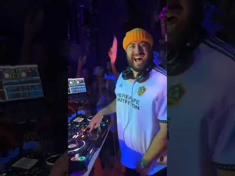 DJ drops an Afro-Punjabi Mashup of Picha Ni Chad De & Last Last. #burnaboy #panjabimc #afrobeat