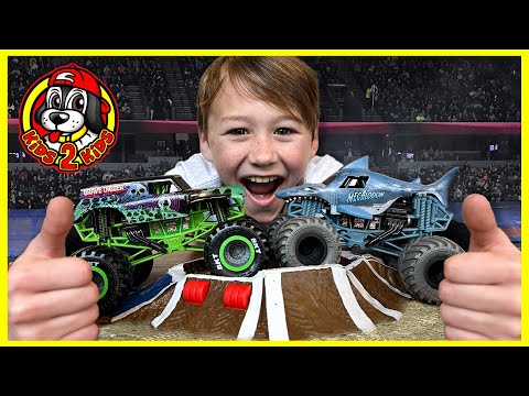 Monster Jam Toy Trucks - GRAVE DIGGER vs MEGALODON Freestyle Arena & Racing COMPILATION