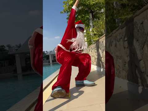 Santa broke his ankle…🎅 #fingerboard #techdeck #funnyshorts