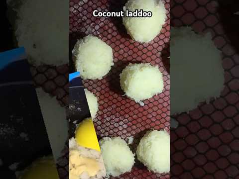 Coconut laddoo#naariyalkiladdu#laddu#food#foodies#asmrfood#shorts#cooking#sweet#delicious#tastyfood