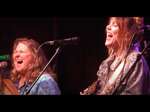 Molly Tuttle & Celia Woodsmith "White Rabbit" Grey Fox 2024