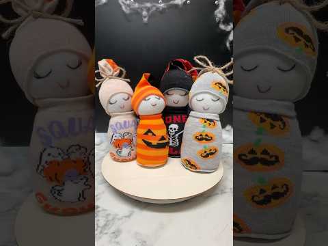 Halloween Sock People! #diyupcycle #diy #artandcraft #ecofriendlycrafts #recyclecrafts #dollartree