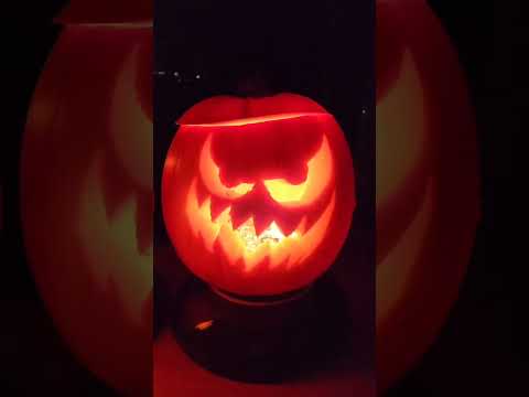 How to carve Halloween pumpkins