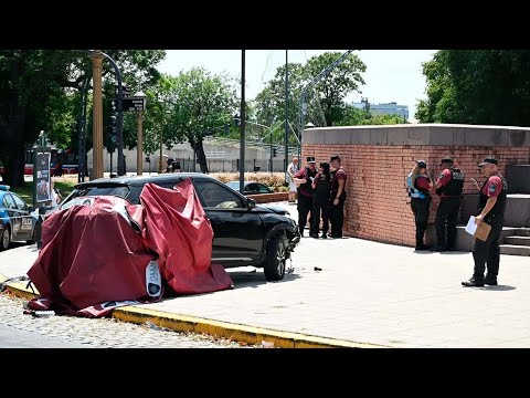 COMIENZO DE AÑO TRÁGICO: Perdió el control de su auto, se subió a la vereda y mató a un turista