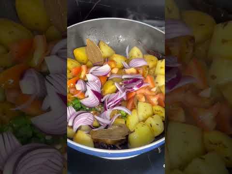 आलू पालक की सब्ज़ी-https://youtube.com/@monikarecipes1760#shorts#shortvideo#cooking