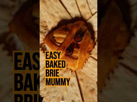 Easy Halloween recipes! Mummy baked Brie #halloween