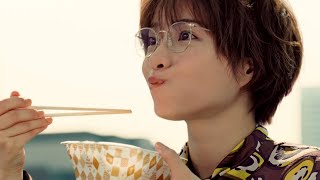 石原さとみにメガネの妹！？一人二役で姉妹演じる　すき家TVCM「石原姉妹」篇