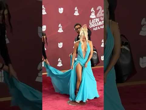 ASÍ LLEGÓ KAROL G A LOS LATIN GRAMMY