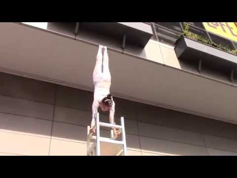 Live street performance of Chinese Acrobatic Team in Tokyo Sky tree東京スカイツリーソラマチ大道芸中国雑技芸術団20140518