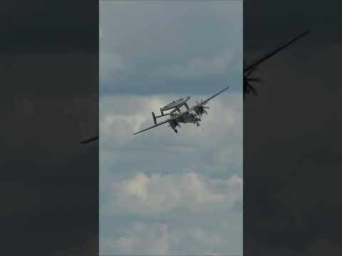 E-2 Hawkeye landing at EAA AirVenture Oshksoh 2022