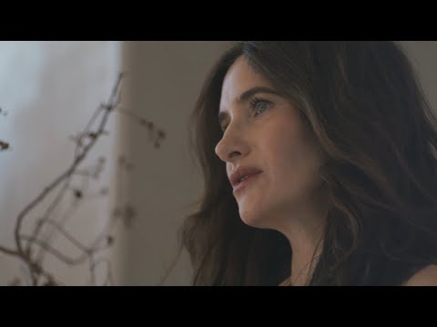 Under the Cover with Kathryn Hahn