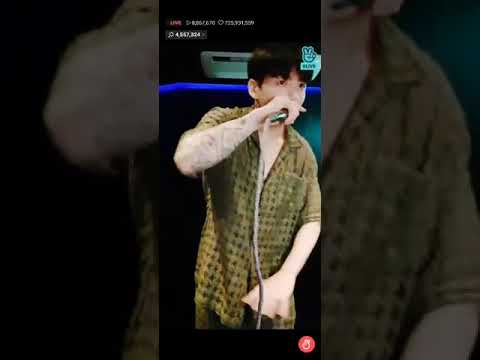 Jungkook's hip thrust during his vlive (29.7.2021)