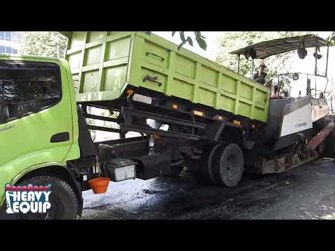 Asphalt Paver Niigata paving New asphalt layer with Dumper truck