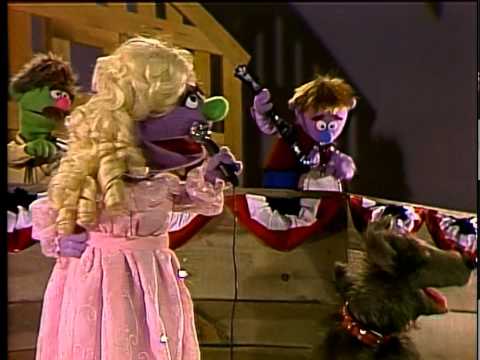 Classic Sesame Street - Polly Darton sings to her dog