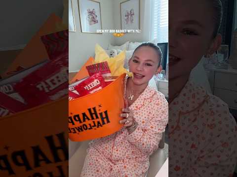 OPEN MY BOO BASKET WITH ME🎃🧡 | unboxing haul #boobasket #present #haul