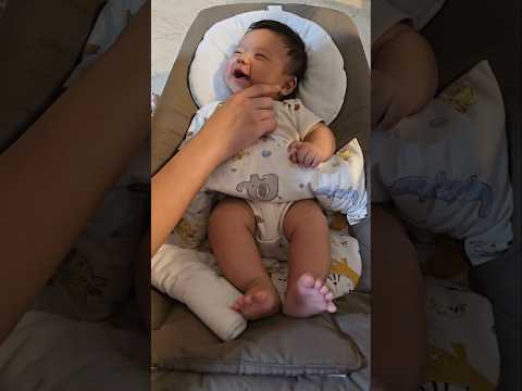 Baby Jayce is talking happily with daddy! #babyvlog #babytalk babyt