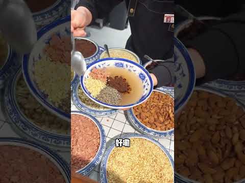 震惊我！12块钱一份的杏仁茶真的对得起价格，小料超丰富~#路边摊美味